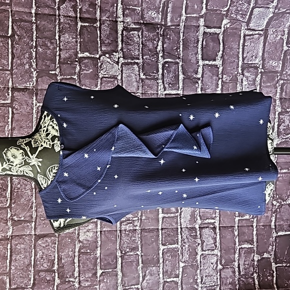 Sioni Sleeveless Ruffle Front Satelite Blue Top With White Stars size Small NWT - Picture 2 of 6